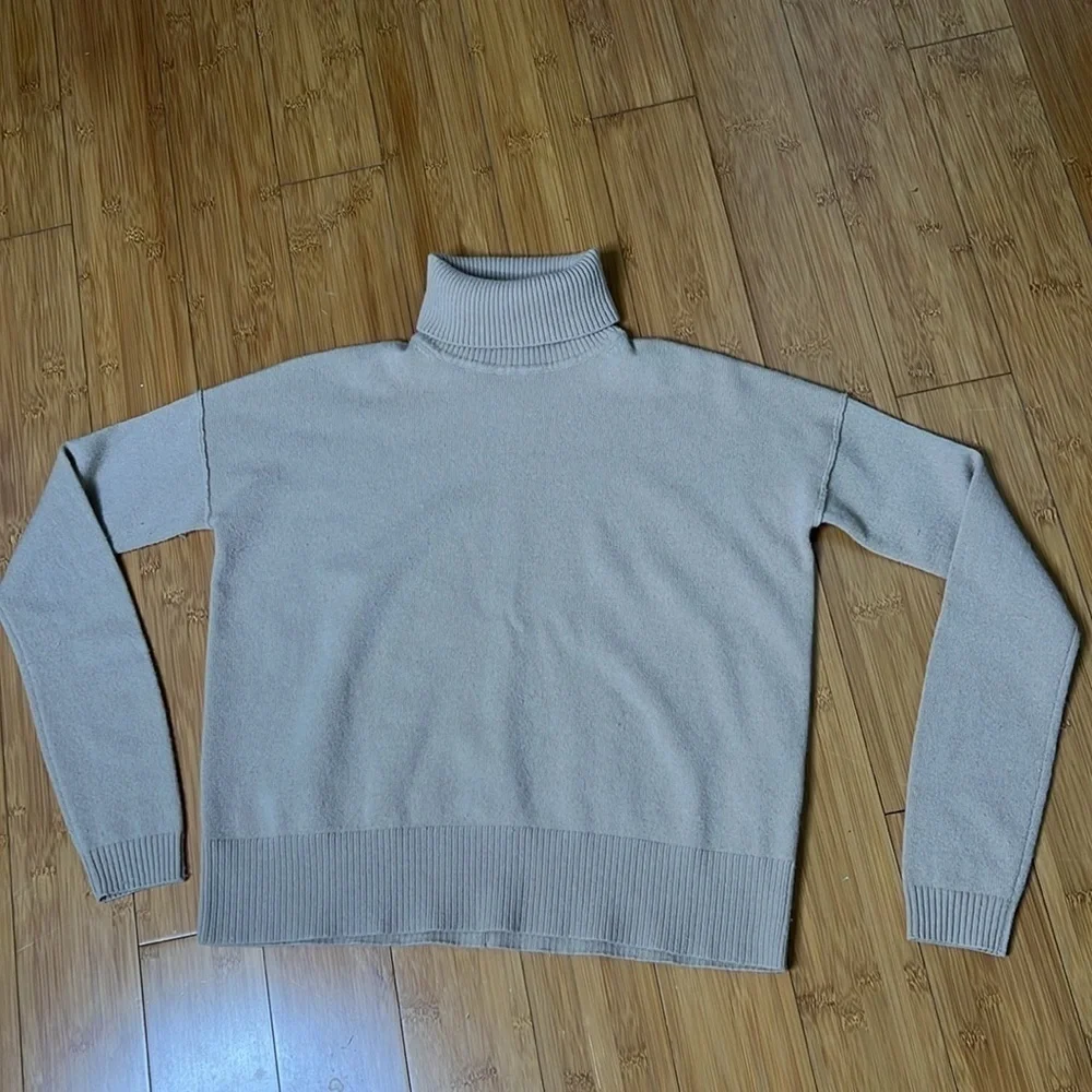 Cuyana Wool Cashmere Turtleneck Sweater - Camel - XS